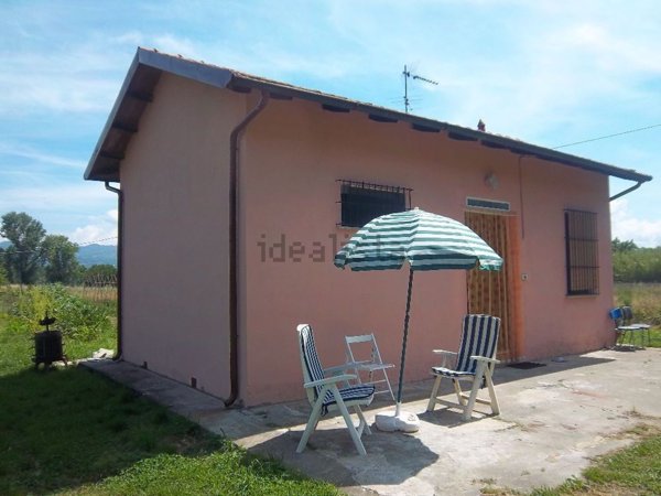 casa indipendente in vendita ad Arcola in zona Romito Magra