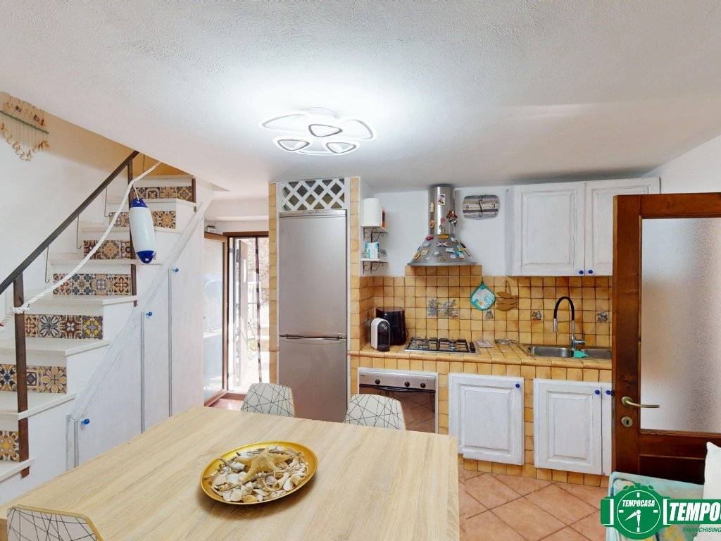 casa indipendente in vendita ad Arcola in zona Ressora