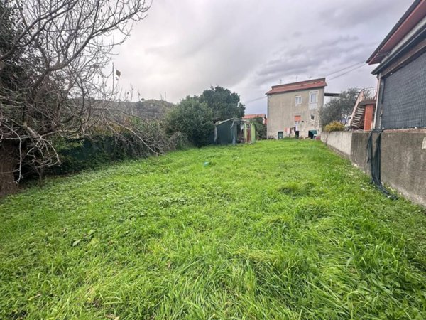 casa indipendente in vendita ad Arcola in zona Ressora