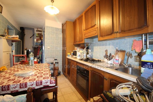 casa indipendente in vendita ad Arcola in zona Ressora