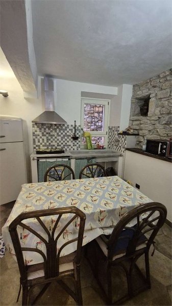 casa indipendente in vendita ad Arcola in zona Ressora