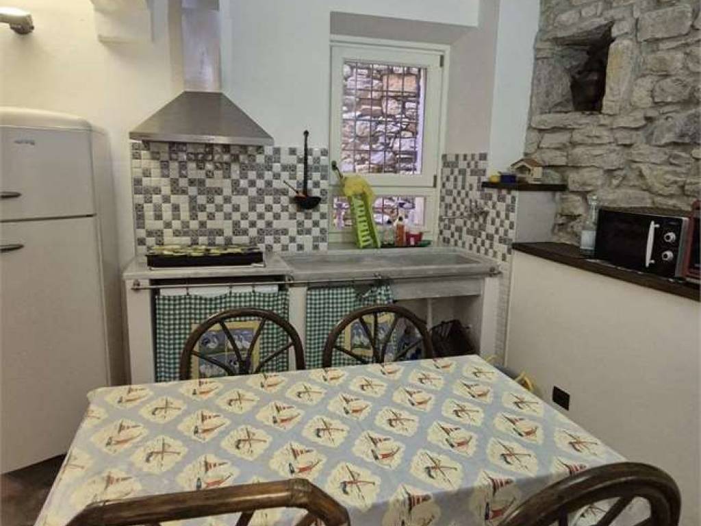 casa indipendente in vendita ad Arcola in zona Ressora