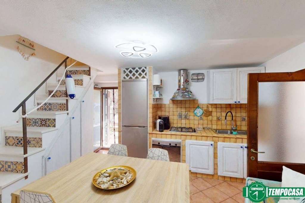 casa indipendente in vendita ad Arcola in zona Ressora