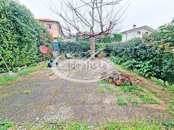 appartamento in vendita ad Arcola in zona Romito Magra