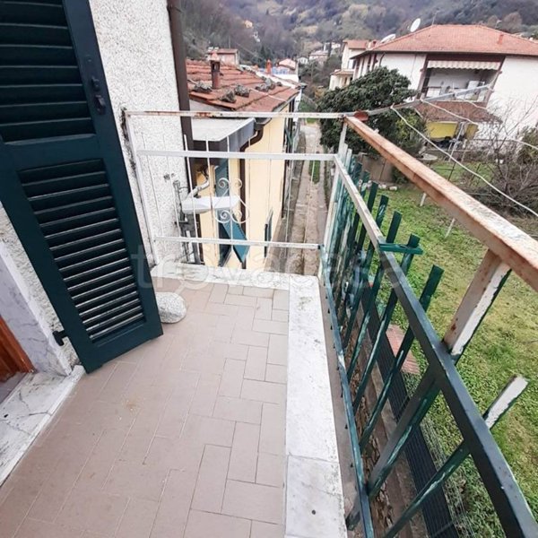 appartamento in vendita ad Arcola in zona Romito Magra