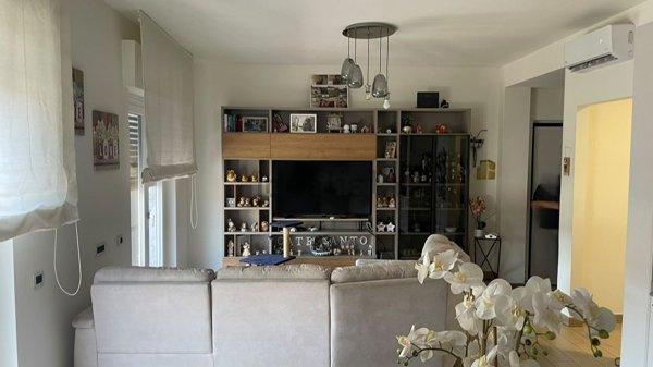 appartamento in vendita ad Arcola in zona Romito Magra