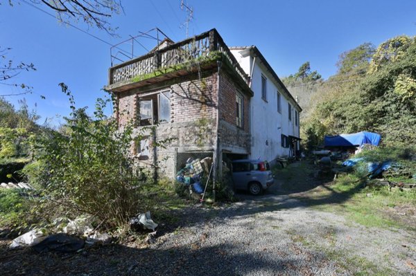 casa indipendente in vendita ad Arcola in zona Romito Magra
