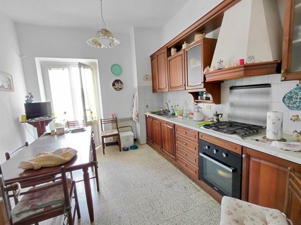 appartamento in vendita ad Arcola in zona Romito Magra