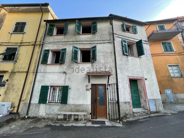 casa indipendente in vendita ad Arcola in zona Monti