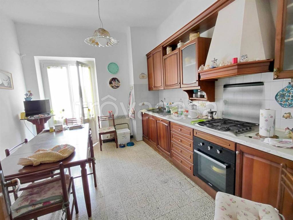 appartamento in vendita ad Arcola in zona Romito Magra