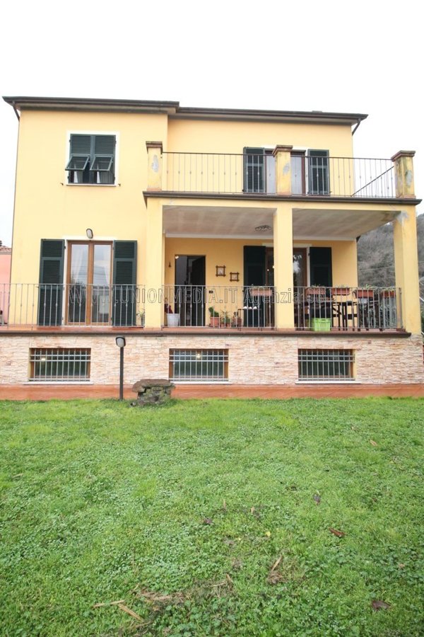 casa indipendente in vendita ad Arcola in zona Ressora