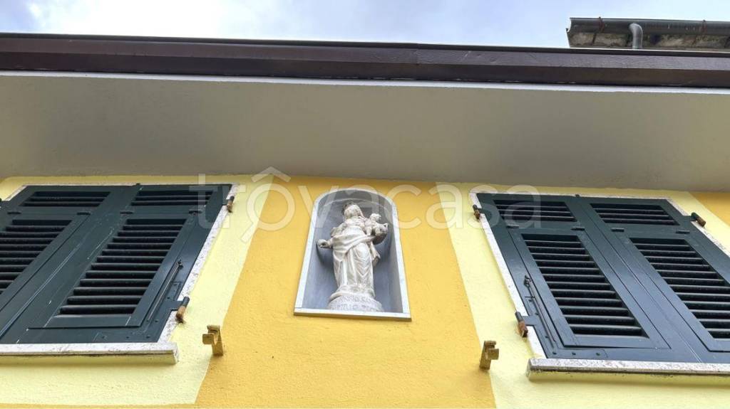 casa indipendente in vendita ad Arcola in zona Ressora
