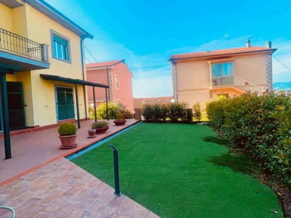 casa indipendente in vendita ad Arcola in zona Fresonara