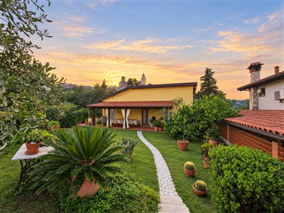 casa indipendente in vendita ad Arcola in zona Baccano