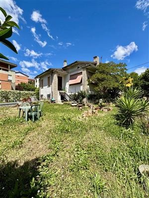 casa indipendente in vendita ad Arcola in zona Ressora