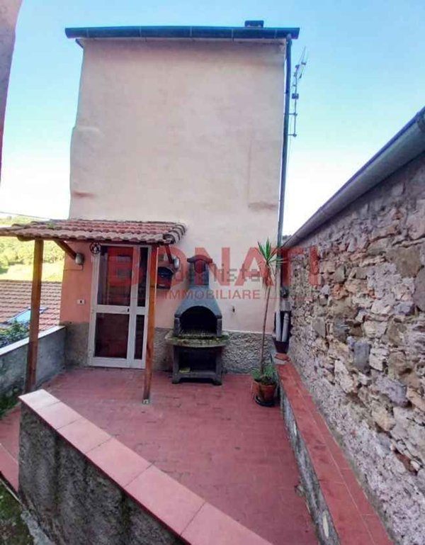 casa indipendente in vendita ad Arcola in zona Ressora