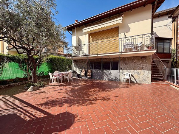 appartamento in vendita ad Arcola in zona Romito Magra