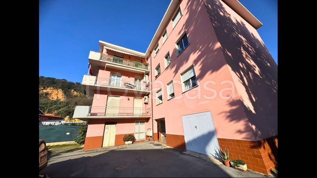 appartamento in vendita ad Arcola in zona Romito Magra