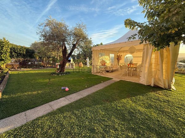 casa indipendente in vendita ad Arcola in zona Fresonara