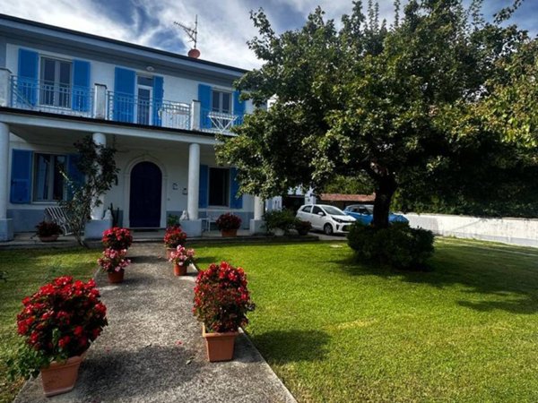casa indipendente in vendita a Beverino