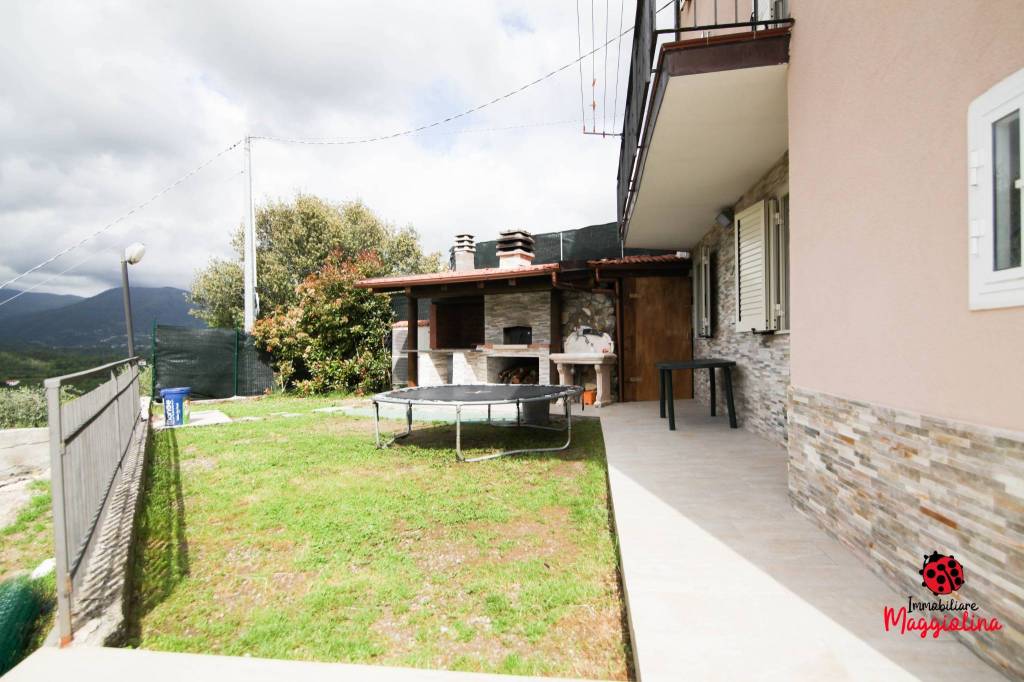 casa indipendente in vendita a Beverino