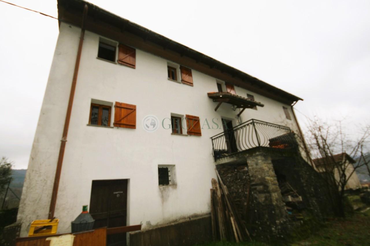 casa indipendente in vendita a Beverino