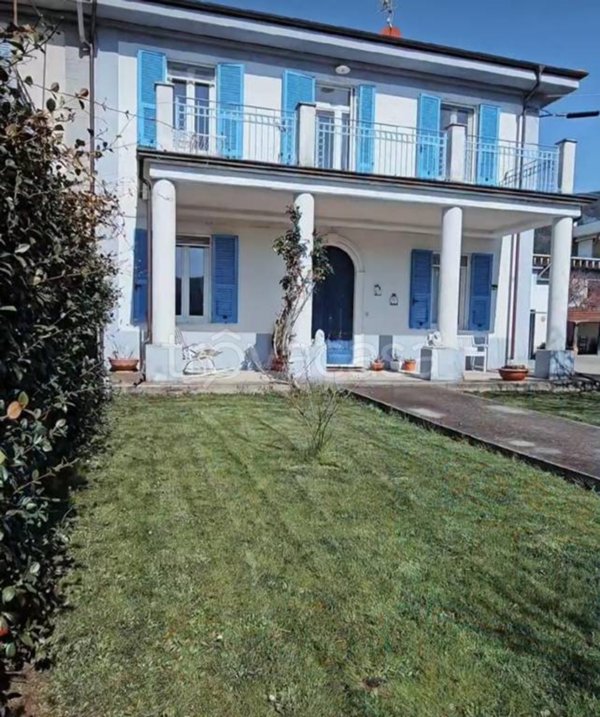 casa indipendente in vendita a Beverino