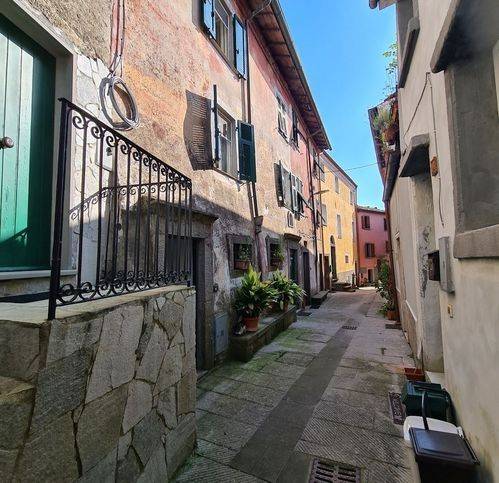 casa indipendente in vendita a Beverino