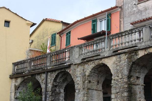 casa indipendente in vendita a Beverino