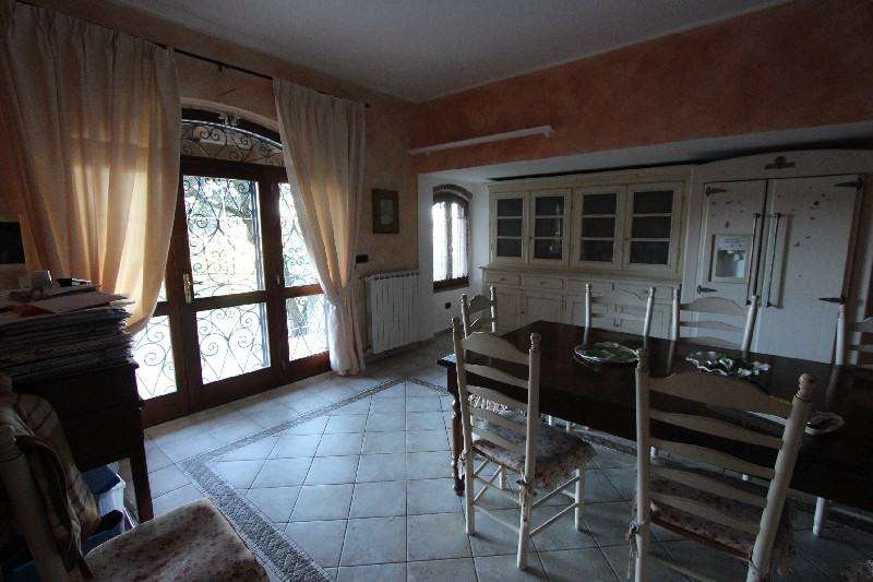 casa indipendente in vendita a Beverino