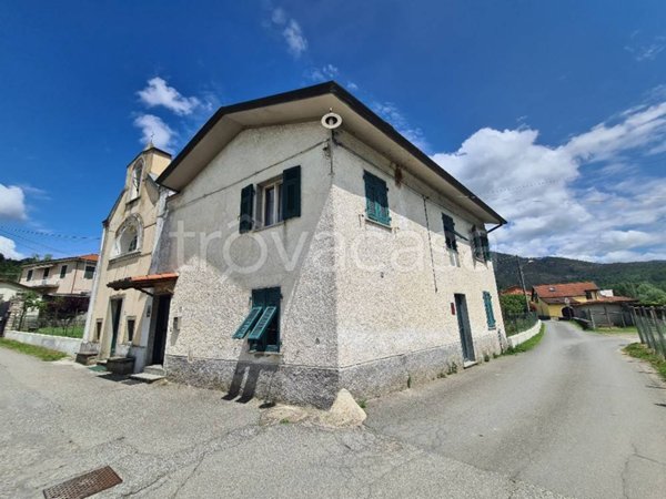 casa indipendente in vendita a Beverino