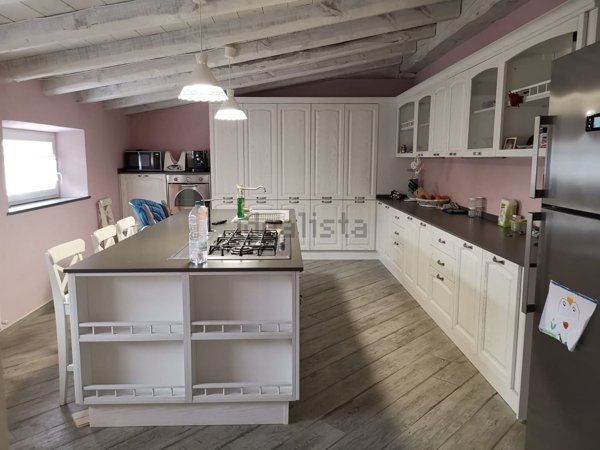 casa semindipendente in vendita a Beverino