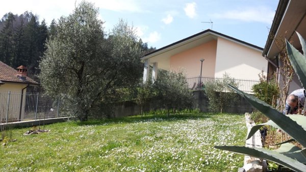 casa indipendente in vendita a Beverino