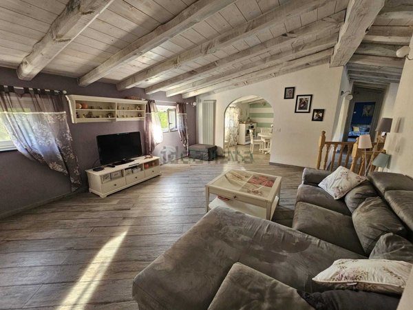 casa indipendente in vendita a Beverino