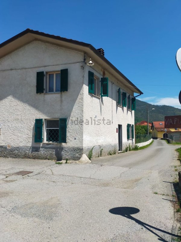 casa semindipendente in vendita a Beverino