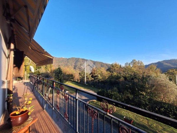 casa indipendente in vendita a Beverino