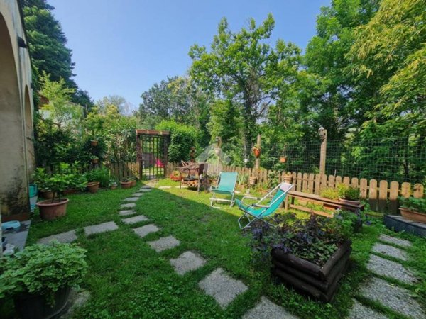 casa indipendente in vendita a Beverino