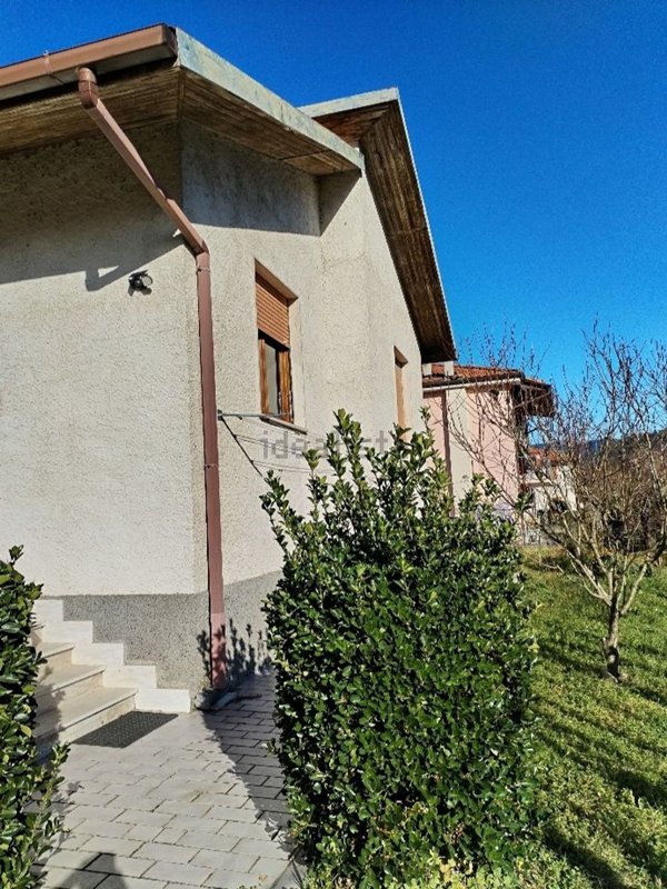 casa indipendente in vendita a Beverino