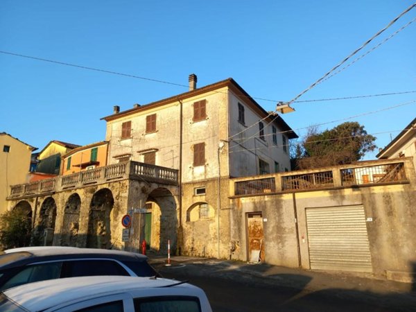 casa indipendente in vendita a Beverino