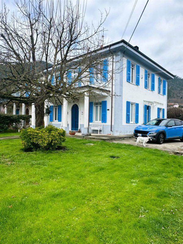 casa indipendente in vendita a Beverino