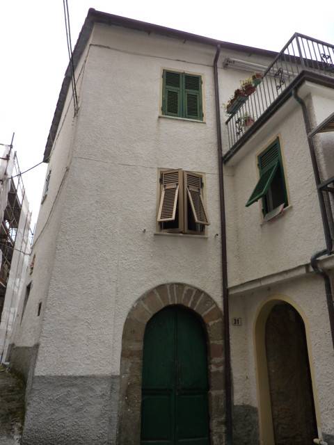 casa indipendente in vendita a Beverino