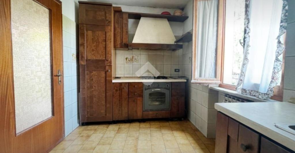 casa indipendente in vendita a Beverino