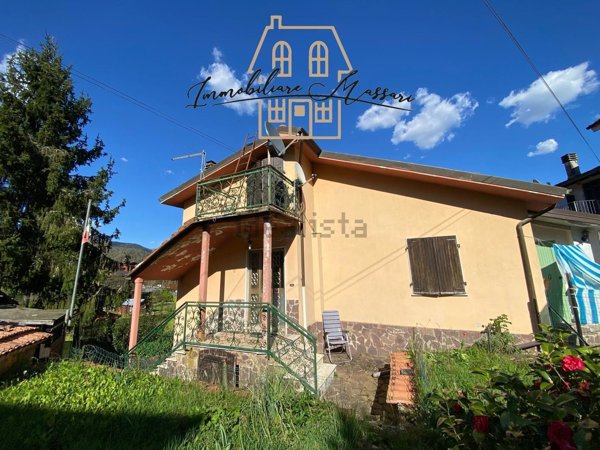 casa semindipendente in vendita a Beverino