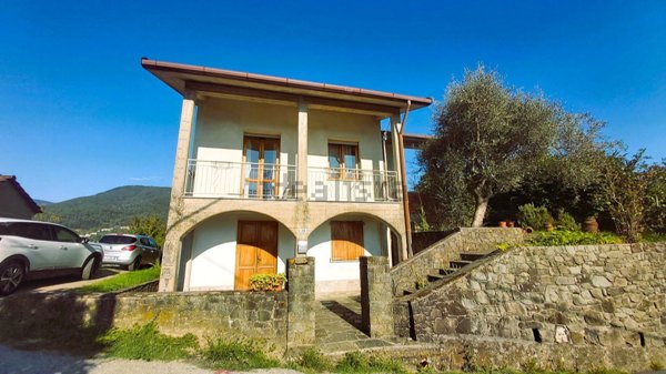 casa indipendente in vendita a Beverino