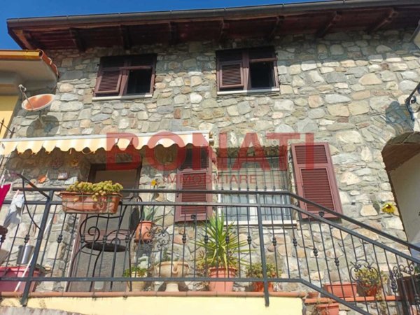 casa semindipendente in vendita a Beverino