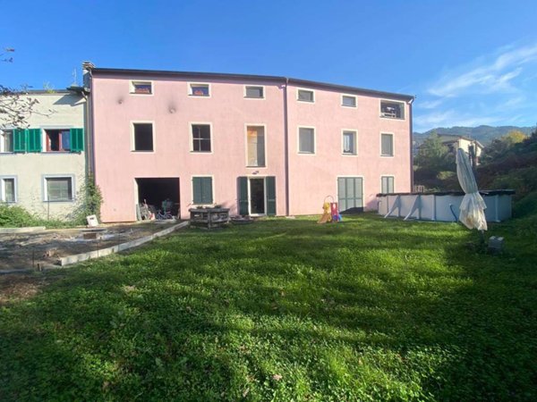 casa semindipendente in vendita a Beverino