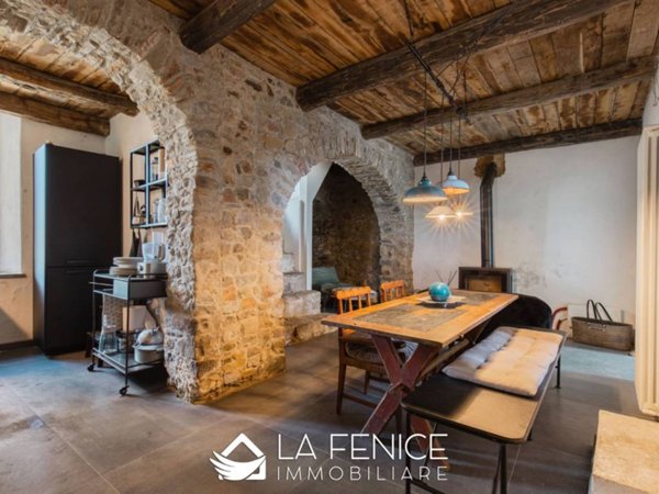 casa indipendente in vendita a Beverino