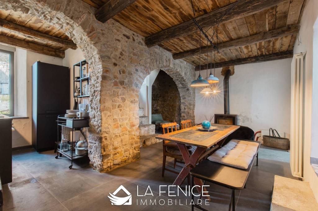 casa indipendente in vendita a Beverino