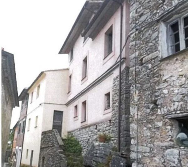 casa indipendente in vendita a Beverino