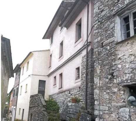 casa indipendente in vendita a Beverino